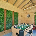 Spacious 4 Bed In Cambridge - Garden - Games Room