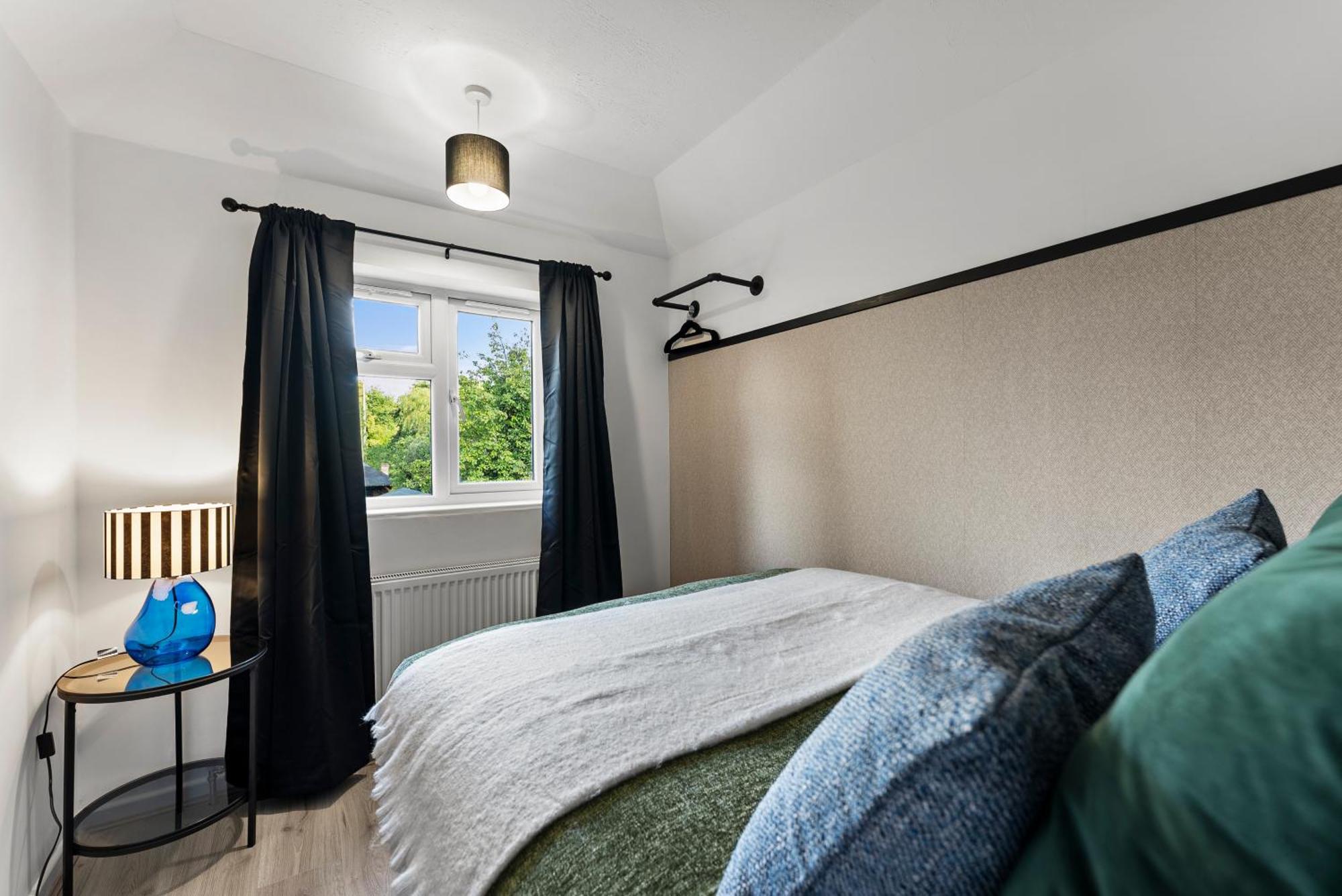 Spacious 4 Bed In - Garden - Games *