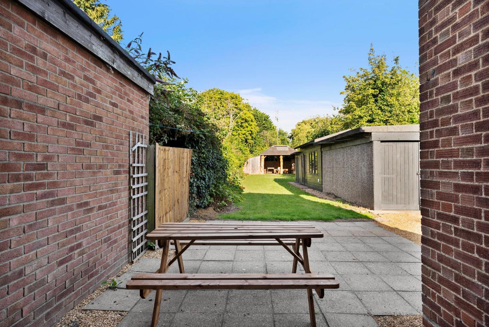 Spacious 4 Bed In - Garden - Games Cambridge (Cambridgeshire)
